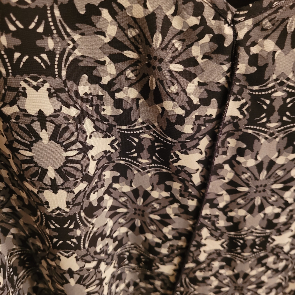Ricki's Plus Black and Gray Patterned Sleeveless Top - Picture 5 of 7